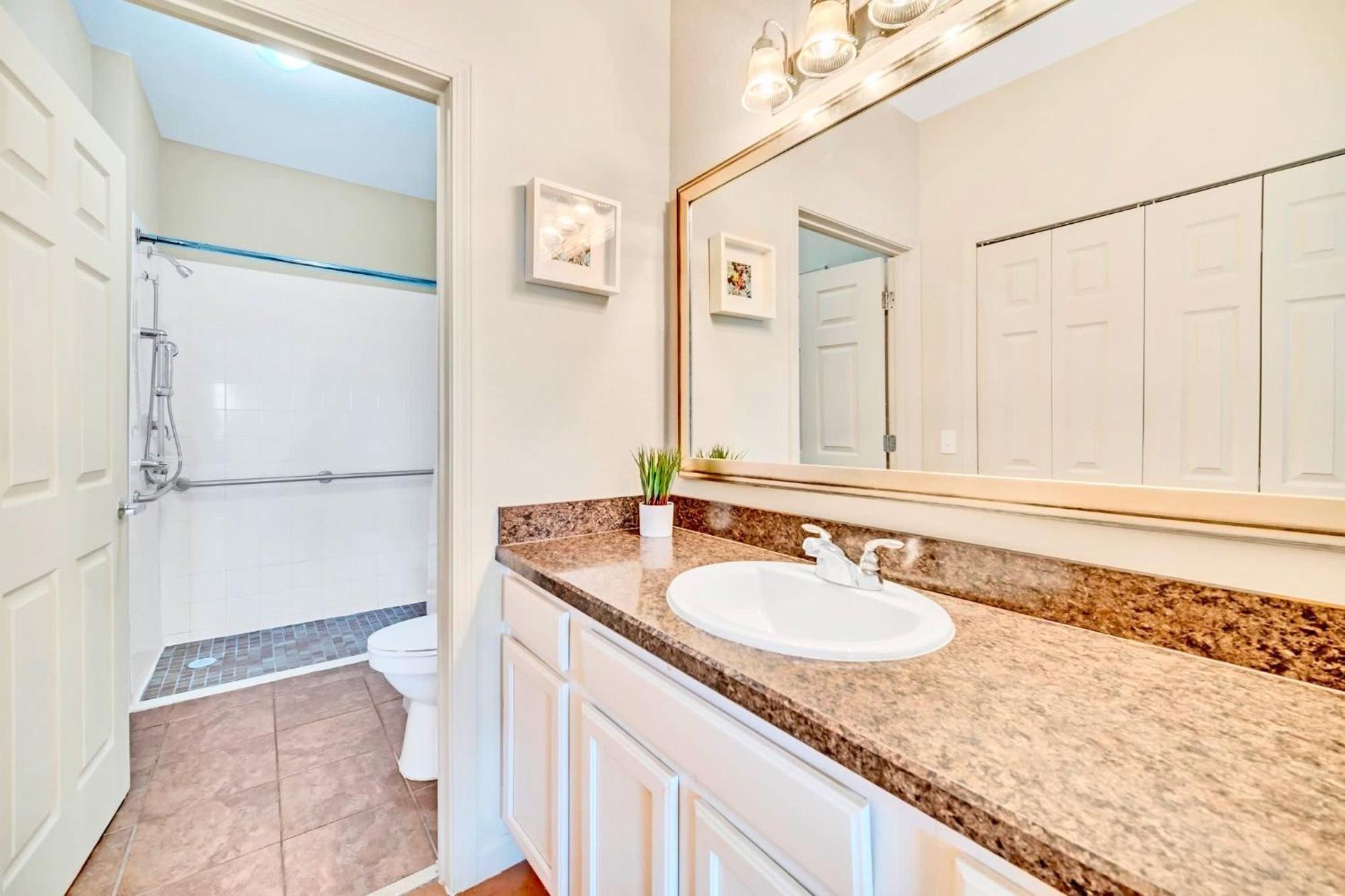 Stunning 2Br Condo With Hot Tub And Pool, Near Disney! Orlando Luaran gambar